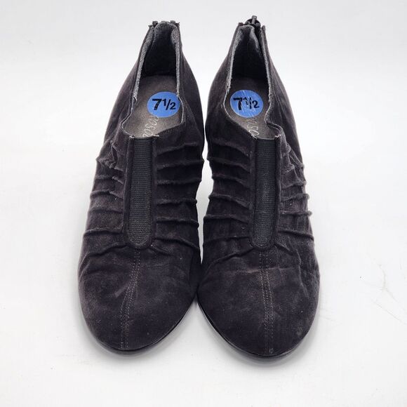 Aerosoles Pleated Black Faux Suede Heeled Ankle Bootie Size 7.5 - Picture 2 of 10